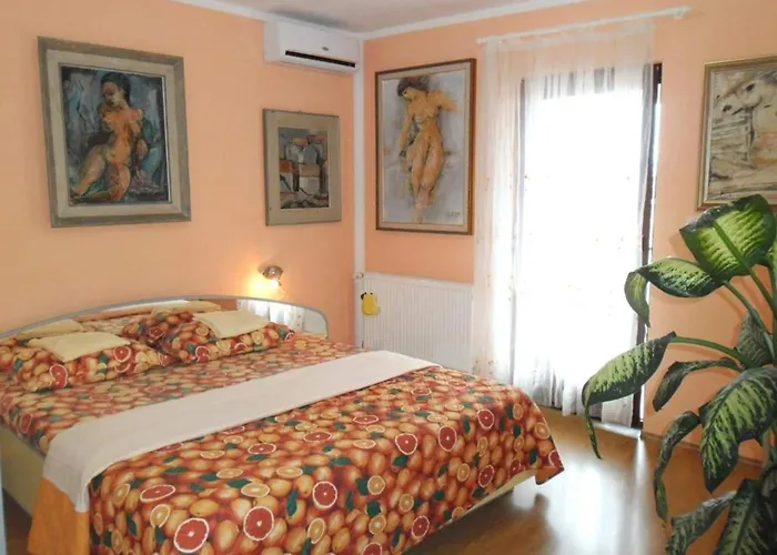 Charming Kestenovi Dvori- 1 Bedroom A5 Апартаменти